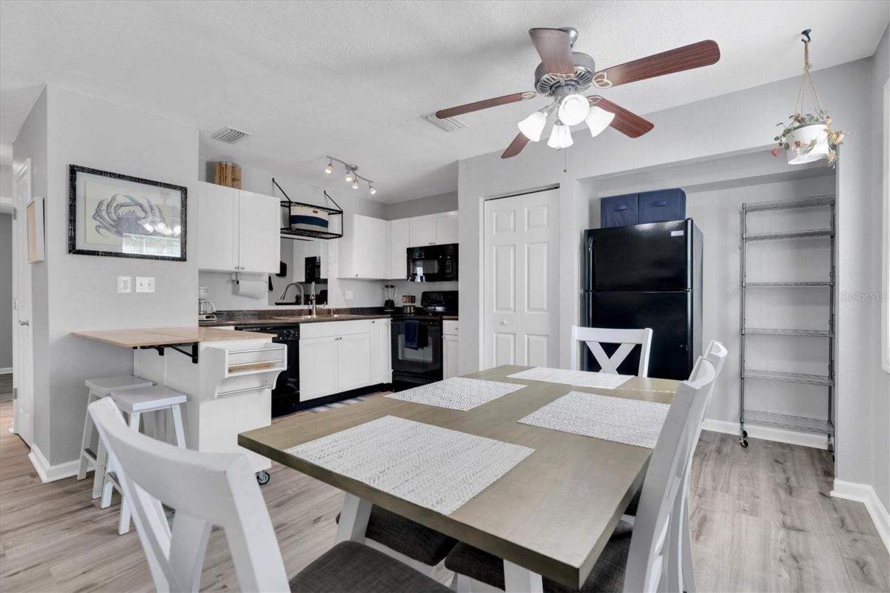 102 Pompano Drive Se, Unit C, Saint Petersburg, FL 33705 Photo