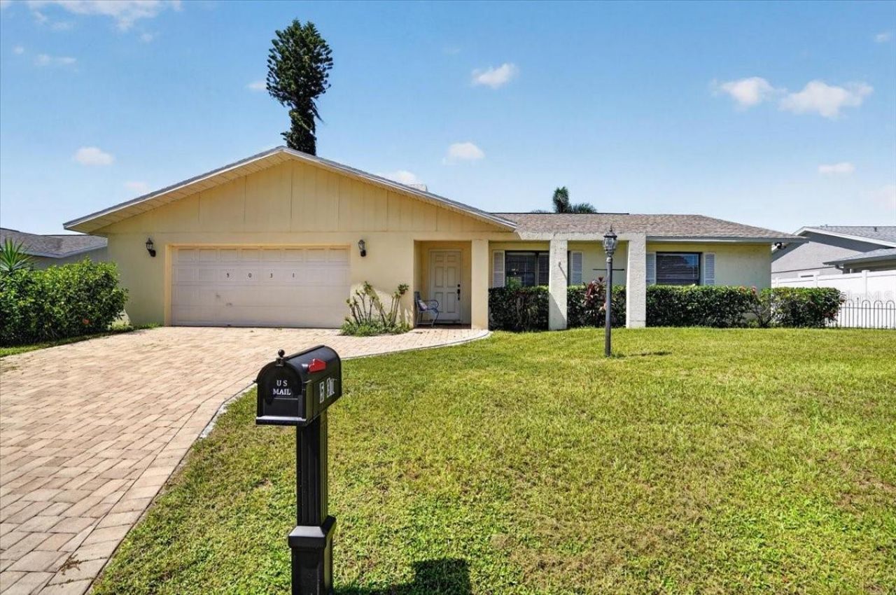 5031 Brandeis Circle S, Sarasota, FL 34243 Photo