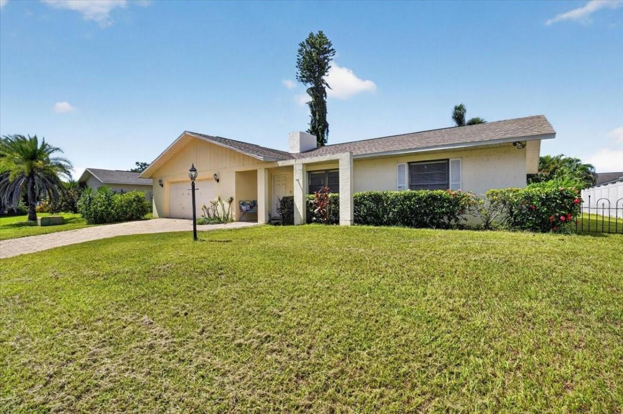 5031 Brandeis Circle S, Sarasota, FL 34243 Photo