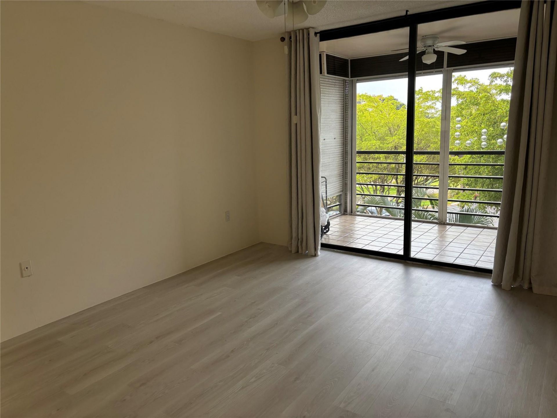 1100 Saint Charles Place, Unit 313, Pembroke Pines, FL 33026 Photo