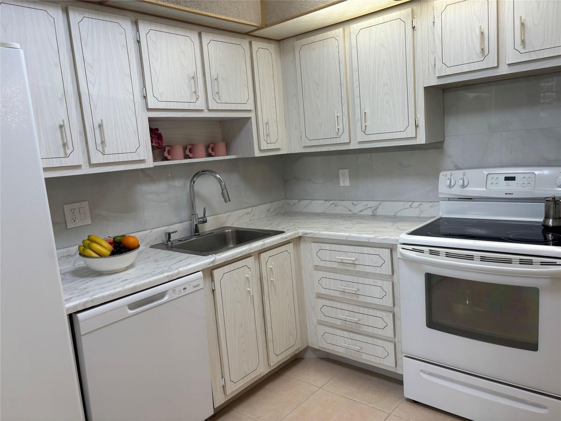 1100 Saint Charles Place, Unit 313, Pembroke Pines, FL 33026 Photo