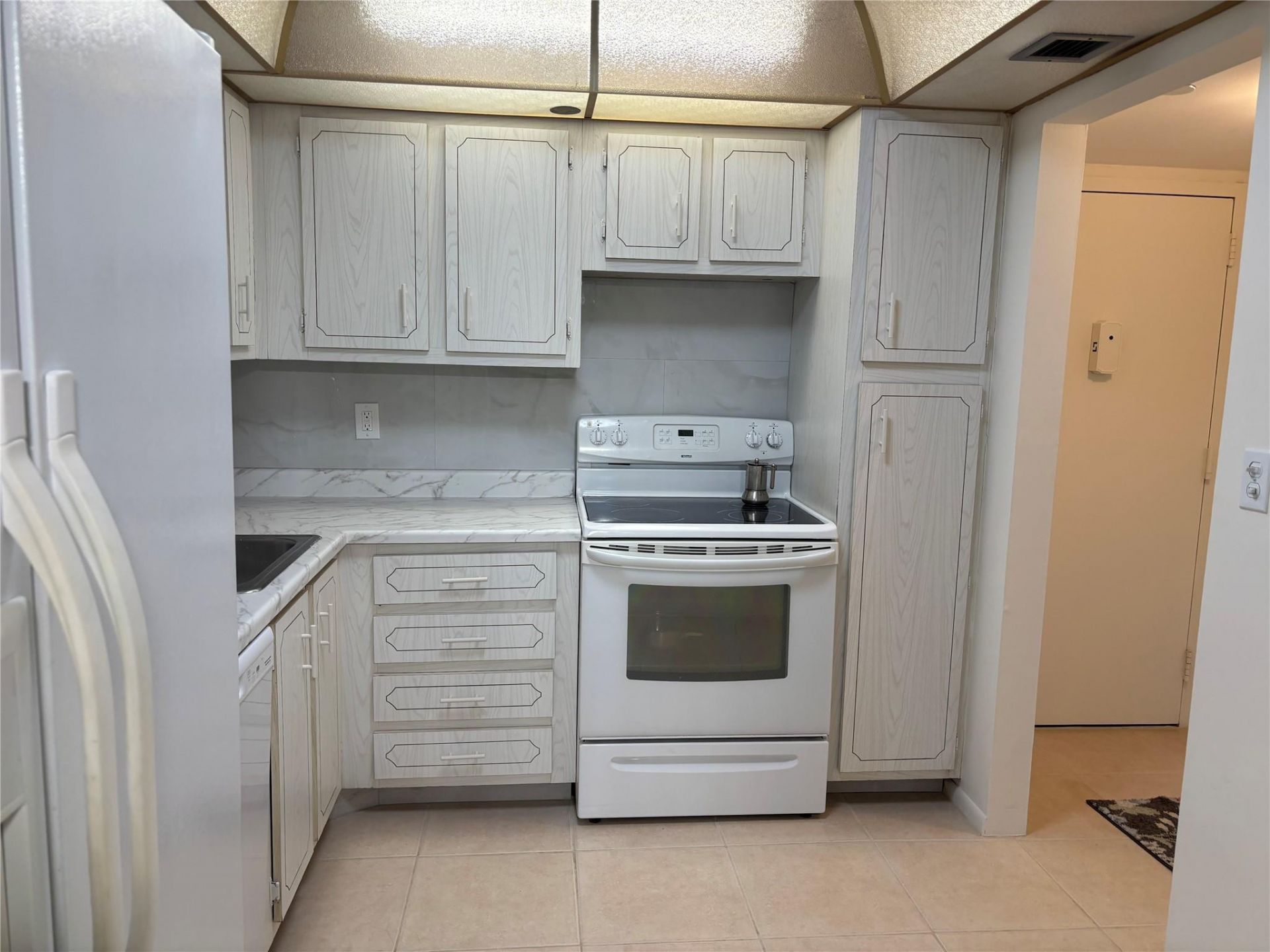 1100 Saint Charles Place, Unit 313, Pembroke Pines, FL 33026 Photo