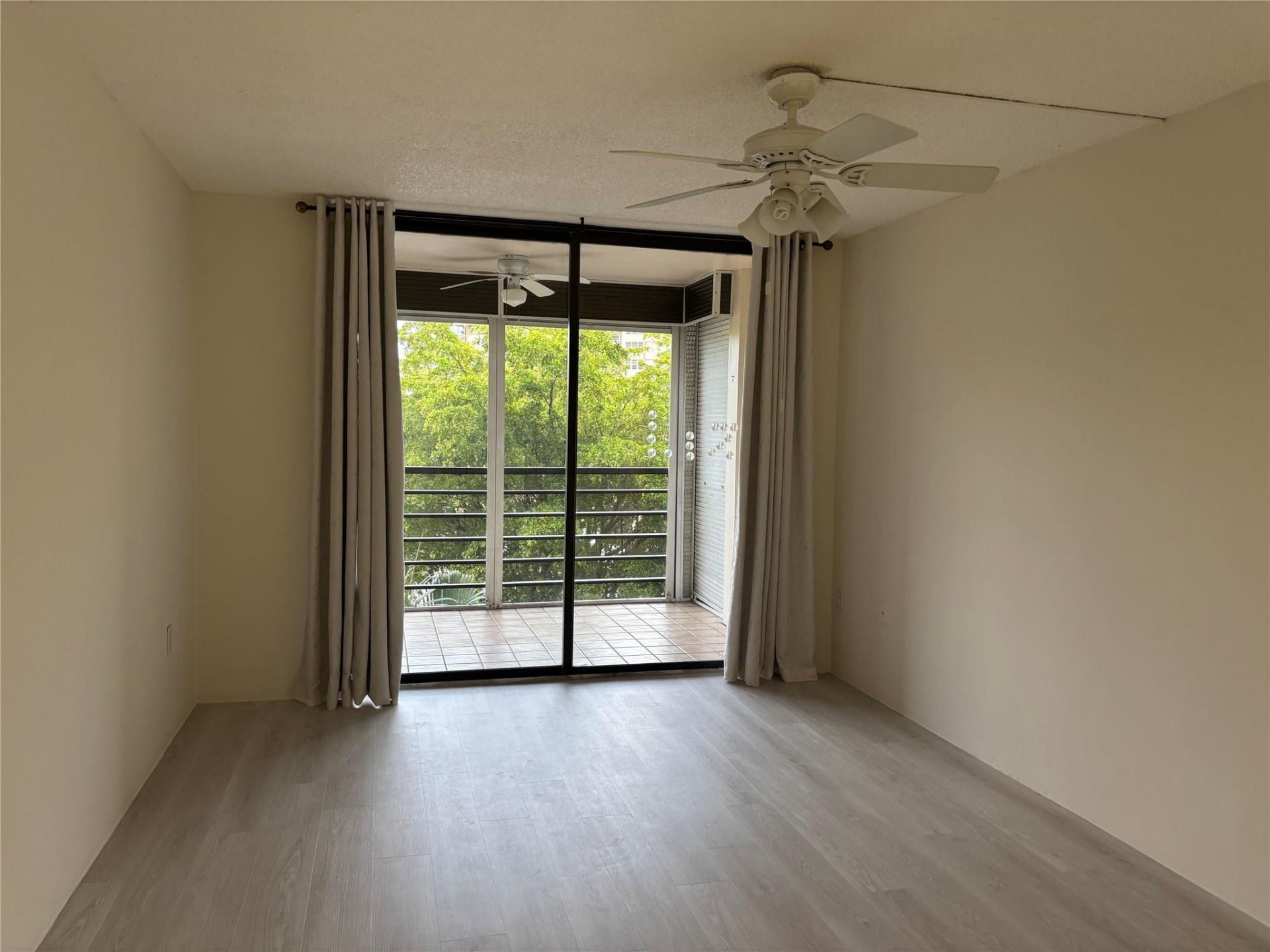 1100 Saint Charles Place, Unit 313, Pembroke Pines, FL 33026 Photo