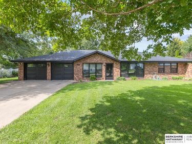 1004 E Eldora Avenue, Weeping Water, NE 68463