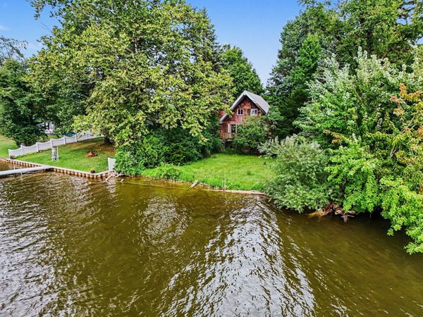 60640 Shoreline Drive, Burr Oak, MI 49030
