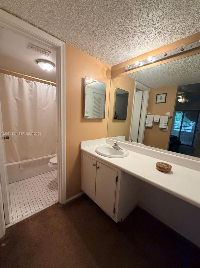 20035 NE 3rd Ct , Unit 6, Miami, FL 33179 Photo