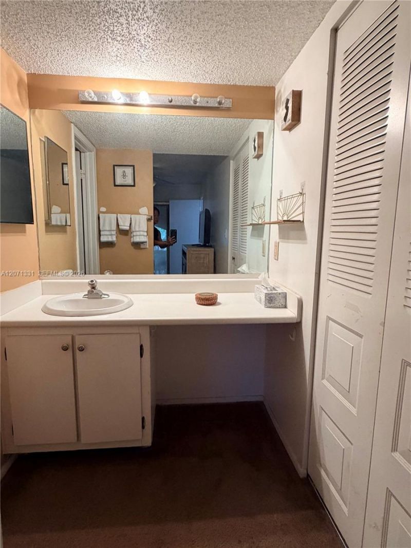 20035 NE 3rd Ct , Unit 6, Miami, FL 33179 Photo