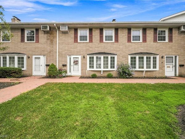 9 Meadowlawn Drive, Unit 6, Mentor, OH 44060