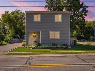 572 Atwater Street, Lake Orion Village, Mi 48362