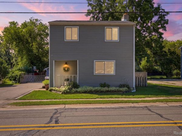 572 Atwater Street, Lake Orion Village, Mi 48362