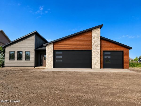 2501 TROON Circle NW, East Grand Forks, MN 56721