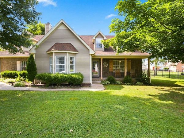2133 Eastview Dr , Murfreesboro, TN 37128
