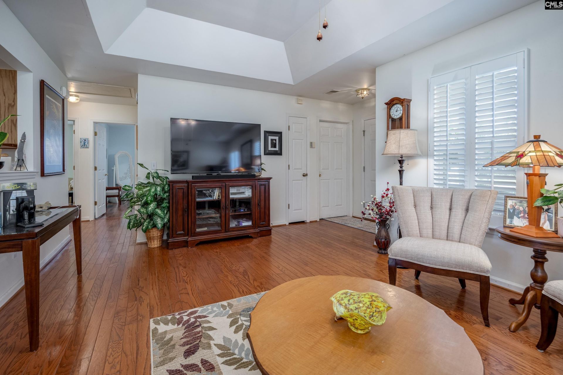 200 Twin Oaks Lane  Photo 8