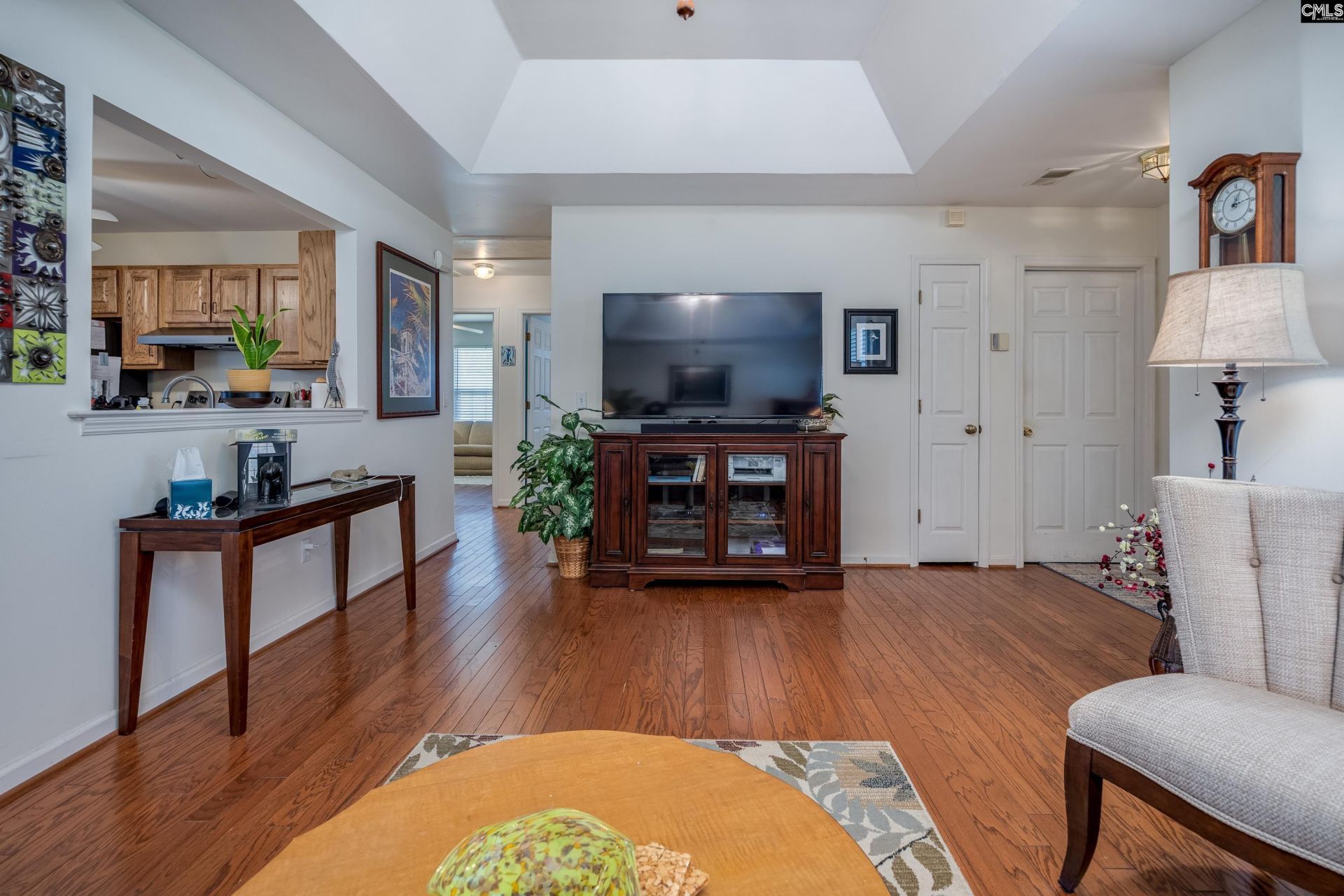 200 Twin Oaks Lane  Photo 9