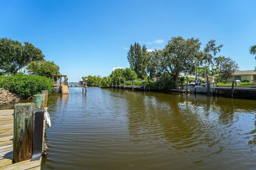 433 12th Street Se, Vero Beach, FL 32962 Photo