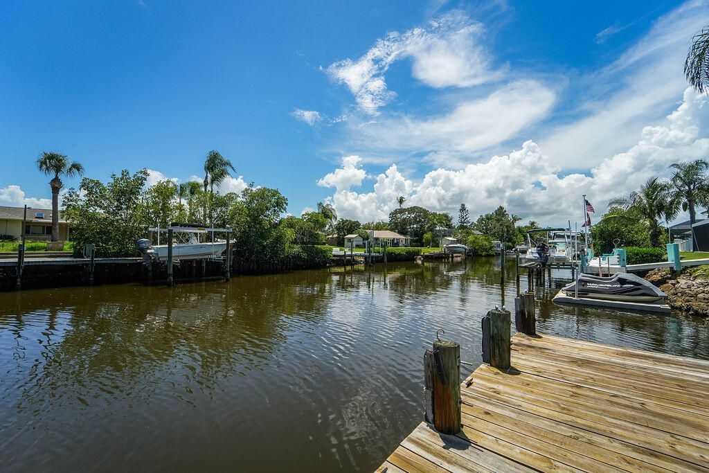 433 12th Street Se, Vero Beach, FL 32962 Photo