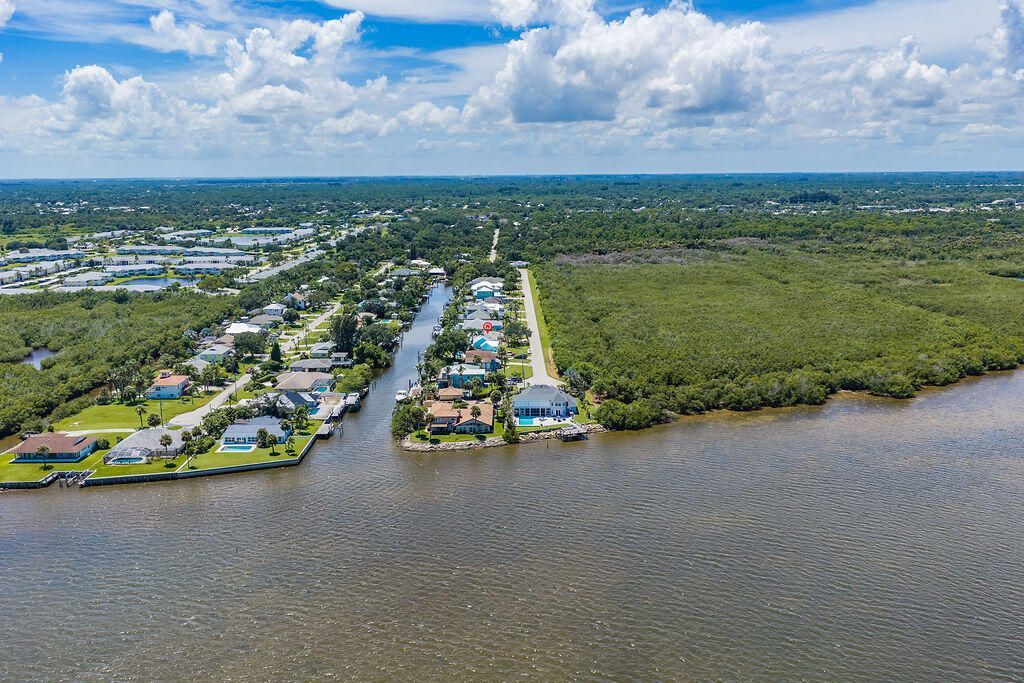433 12th Street Se, Vero Beach, FL 32962 Photo