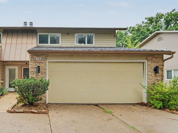 1721 Applewood Place NE, Unit D, Cedar Rapids, IA 52402