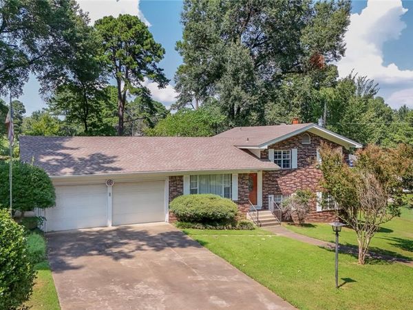 2504 W 2nd Lane , Russellville, AR 72801