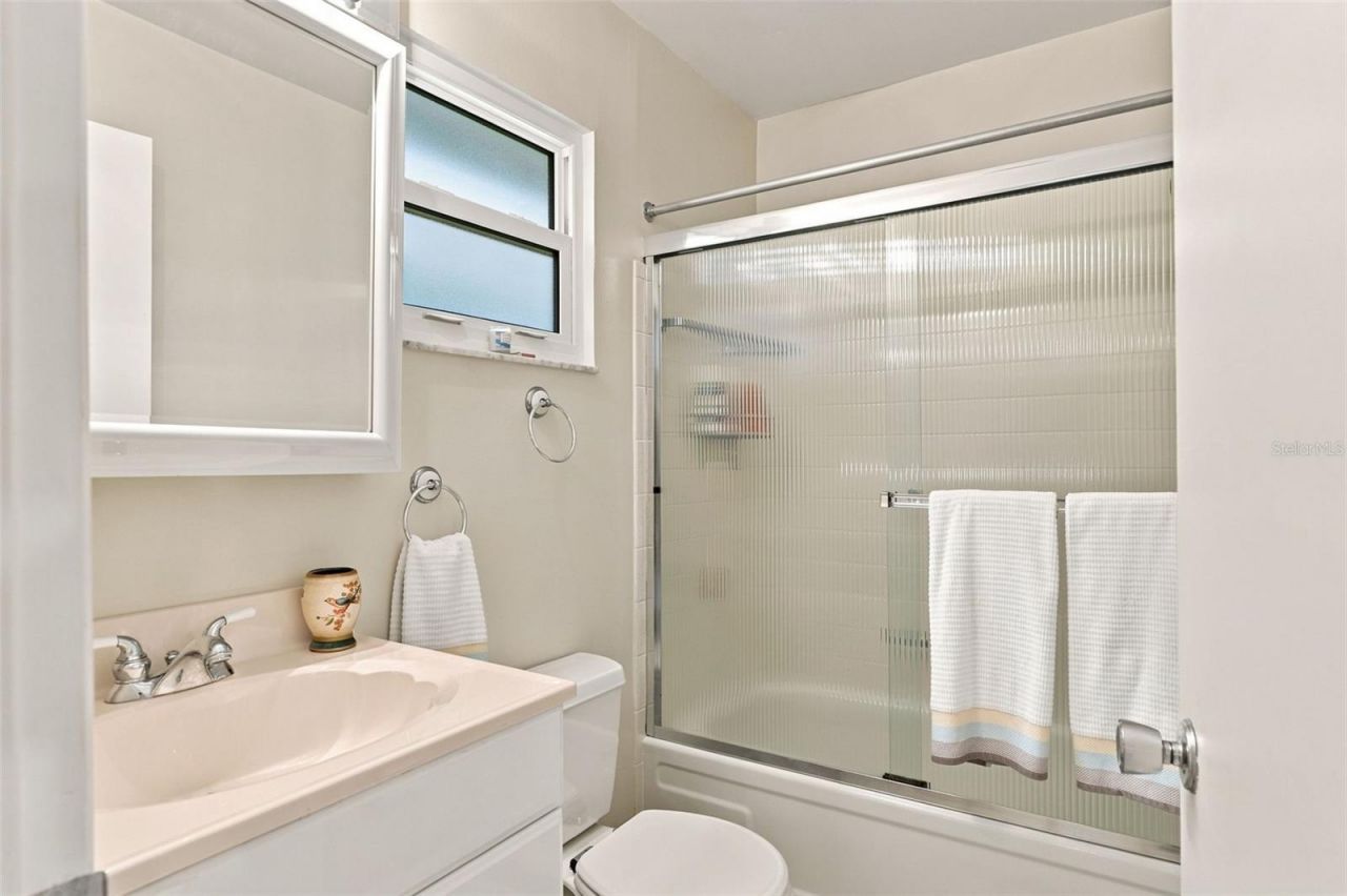 2407 Riverbluff Parkway, Unit V-226, Sarasota, FL 34231 Photo