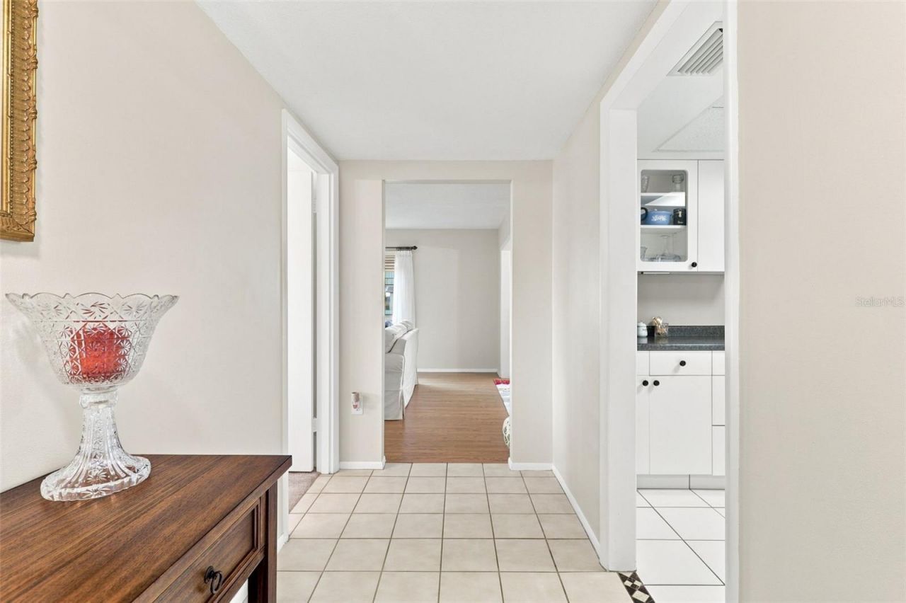 2407 Riverbluff Parkway, Unit V-226, Sarasota, FL 34231 Photo