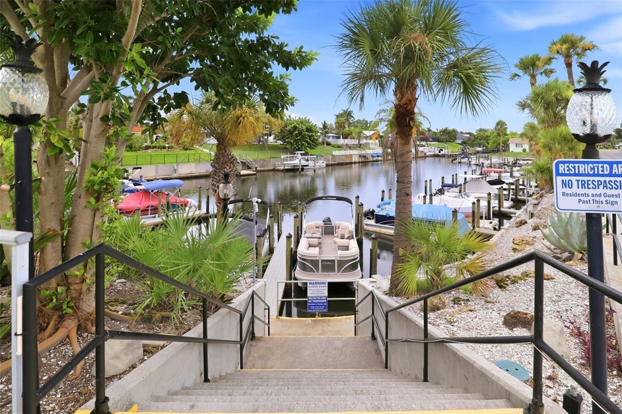 2407 Riverbluff Parkway, Unit V-226, Sarasota, FL 34231 Photo