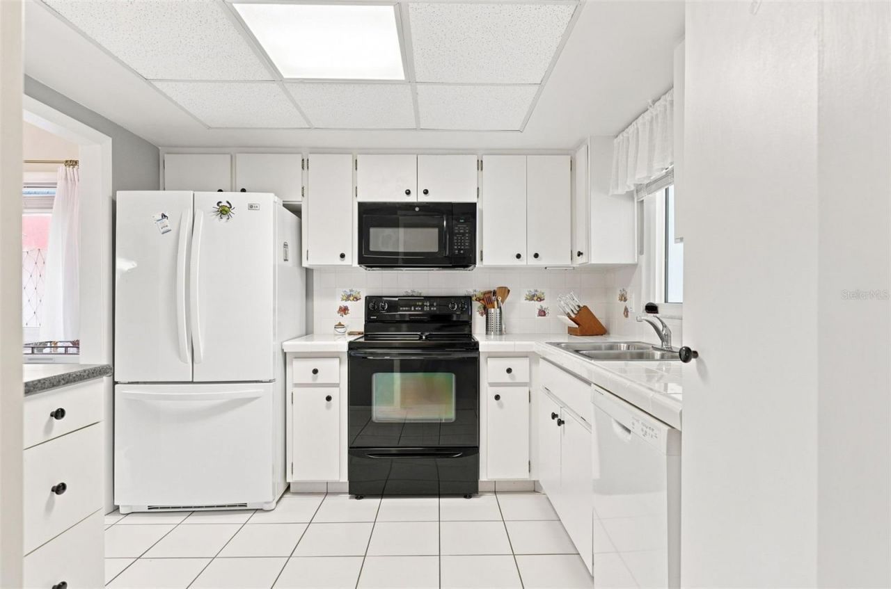 2407 Riverbluff Parkway, Unit V-226, Sarasota, FL 34231 Photo