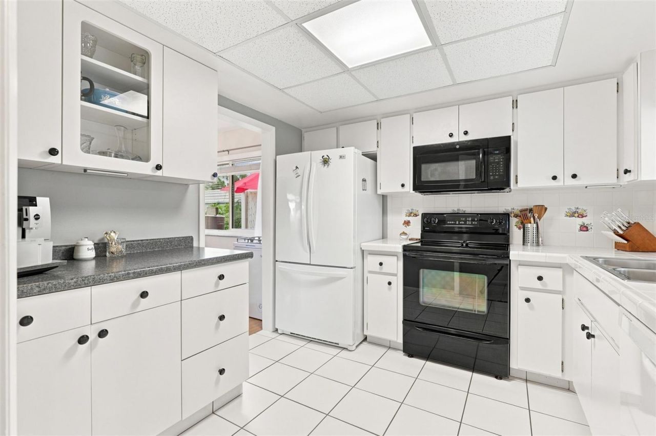 2407 Riverbluff Parkway, Unit V-226, Sarasota, FL 34231 Photo