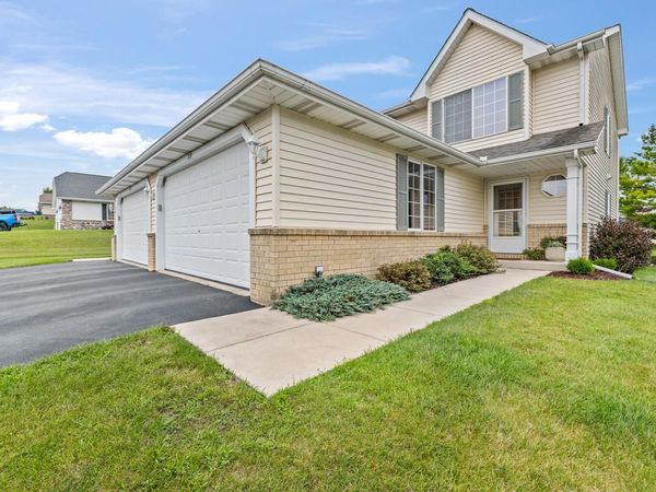 1133 Ellys WAY, Slinger, WI 53086