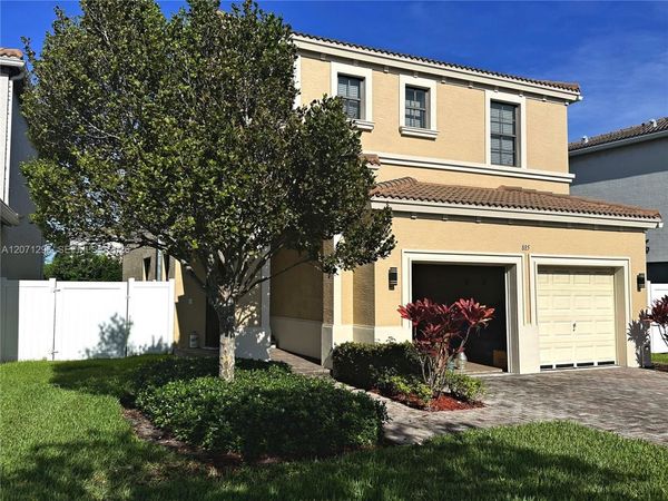 885 NE 191st St, Miami, FL 33179