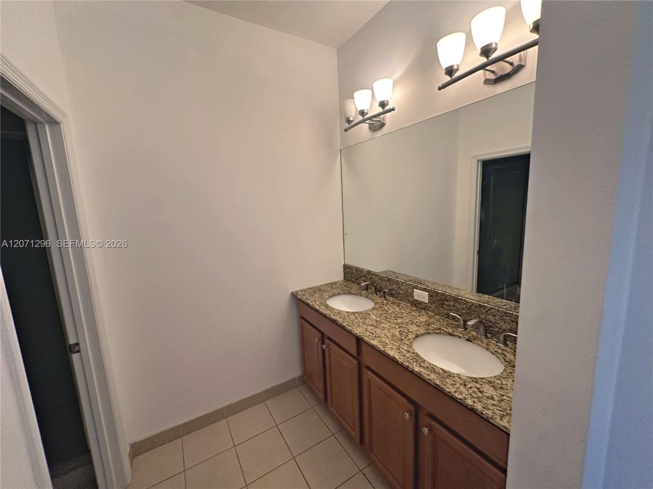 885 NE 191st St, Miami, FL 33179 Photo