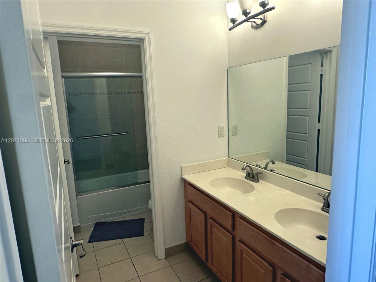 885 NE 191st St, Miami, FL 33179 Photo