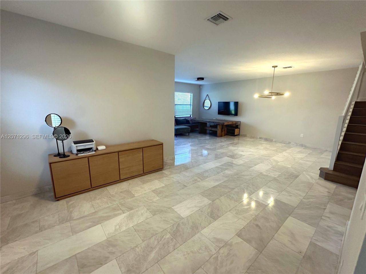 885 NE 191st St, Miami, FL 33179 Photo