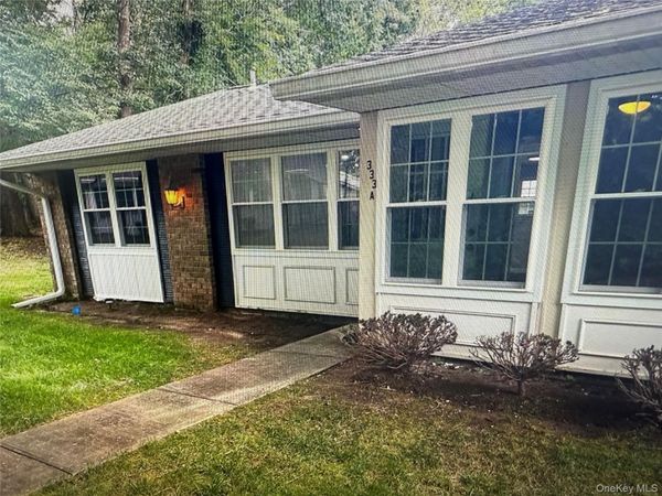 333 A woodbridge , Ridge, NY 11961