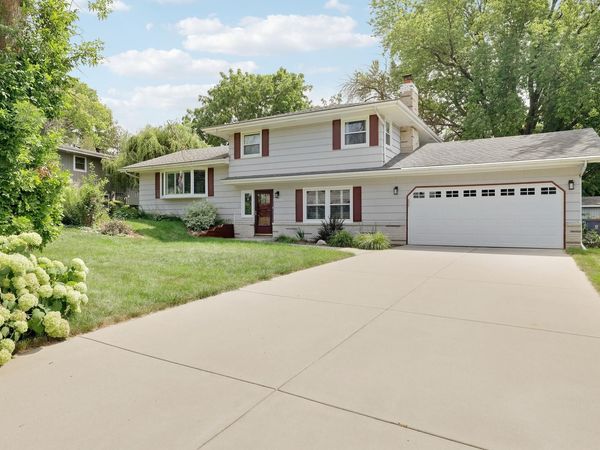 4541 Heritage Hills Circle , Bloomington, MN 55437