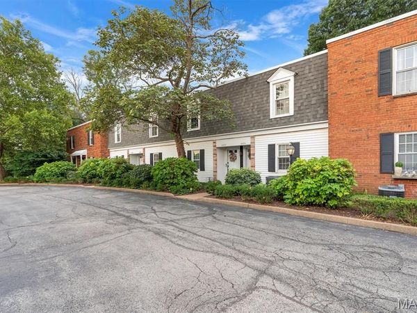 13472 Mason Village Court , Town and Country, MO 63131