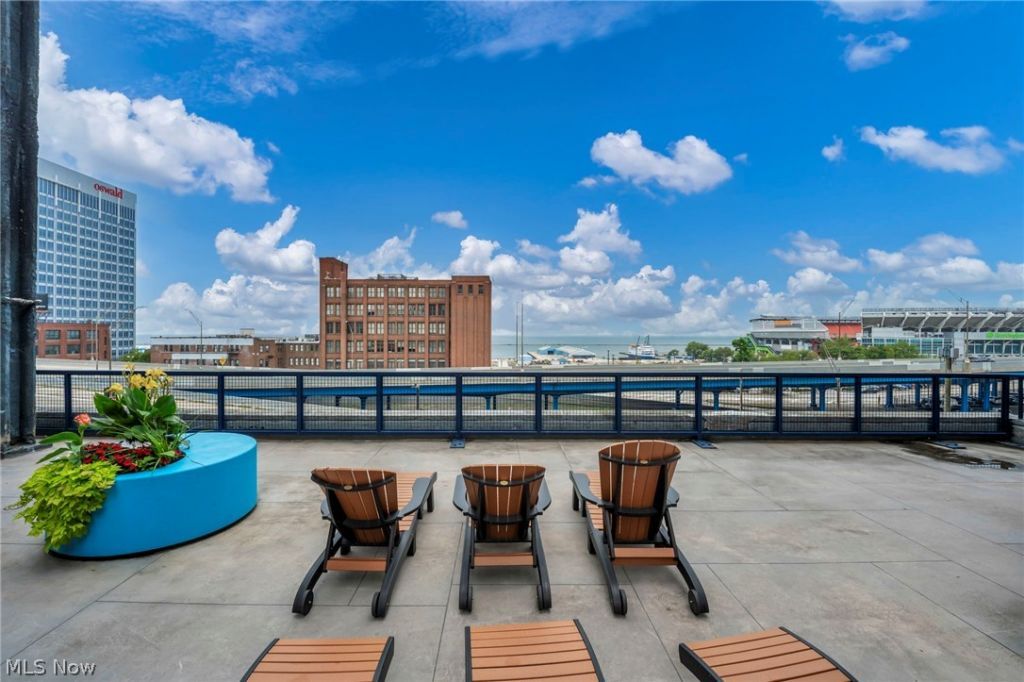 635 W Lakeside Avenue, Cleveland, OH 44113