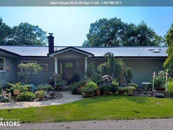 26339 215 Avenue, Delhi, IA 52223
