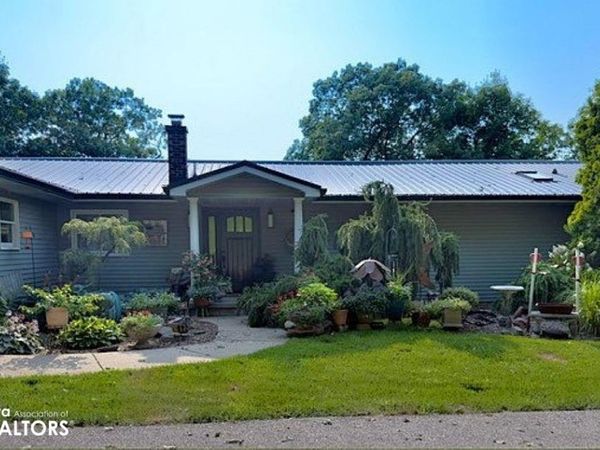 26339 215 Avenue, Delhi, IA 52223
