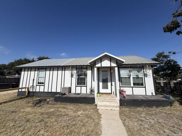 902 S STATE HIGHWAY 55, Rocksprings, TX 78880