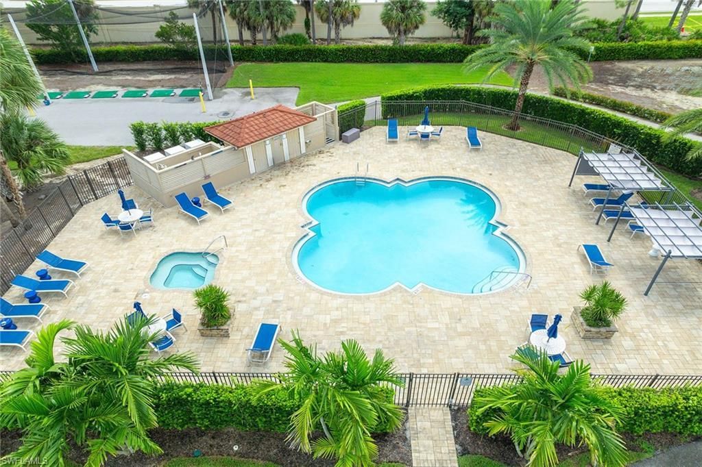 6022 Westbourgh Dr, Naples, FL 34112 Photo