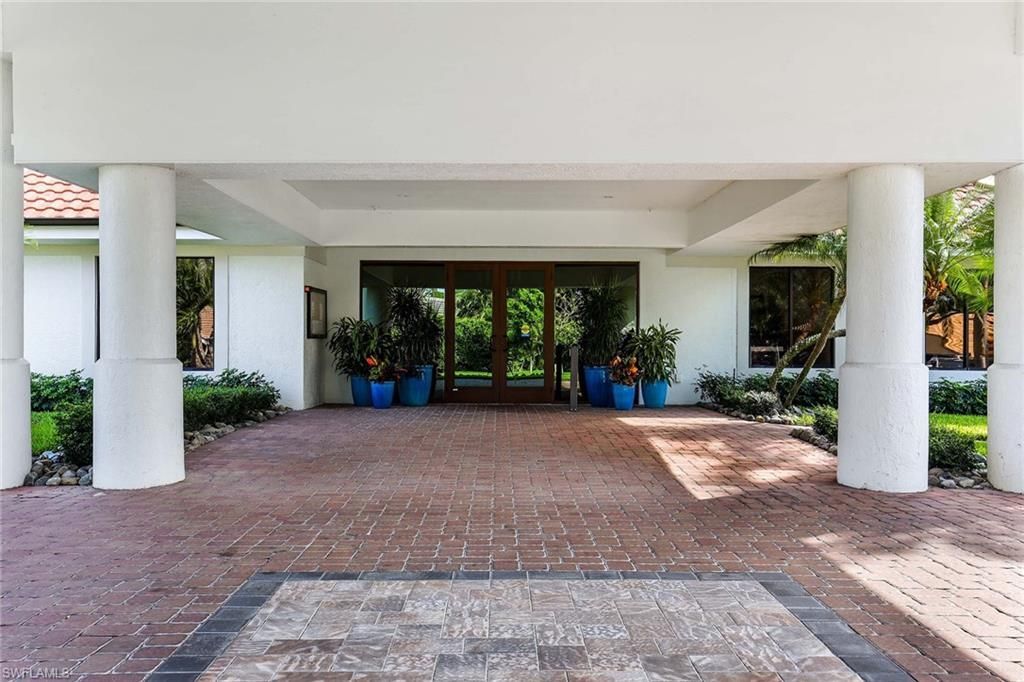 6022 Westbourgh Dr, Naples, FL 34112 Photo