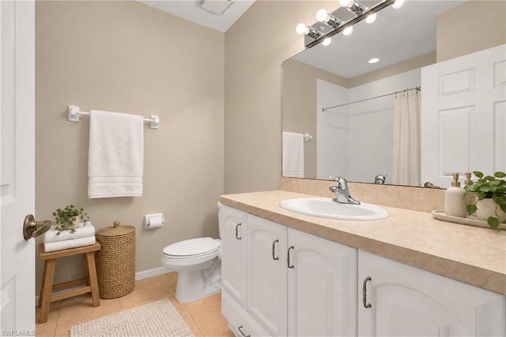 2261 Somerset Ridge Dr, Unit 203, Lehigh Acres, FL 33973 Photo