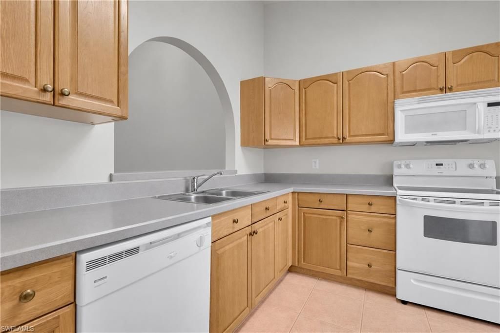 2261 Somerset Ridge Dr, Unit 203, Lehigh Acres, FL 33973 Photo