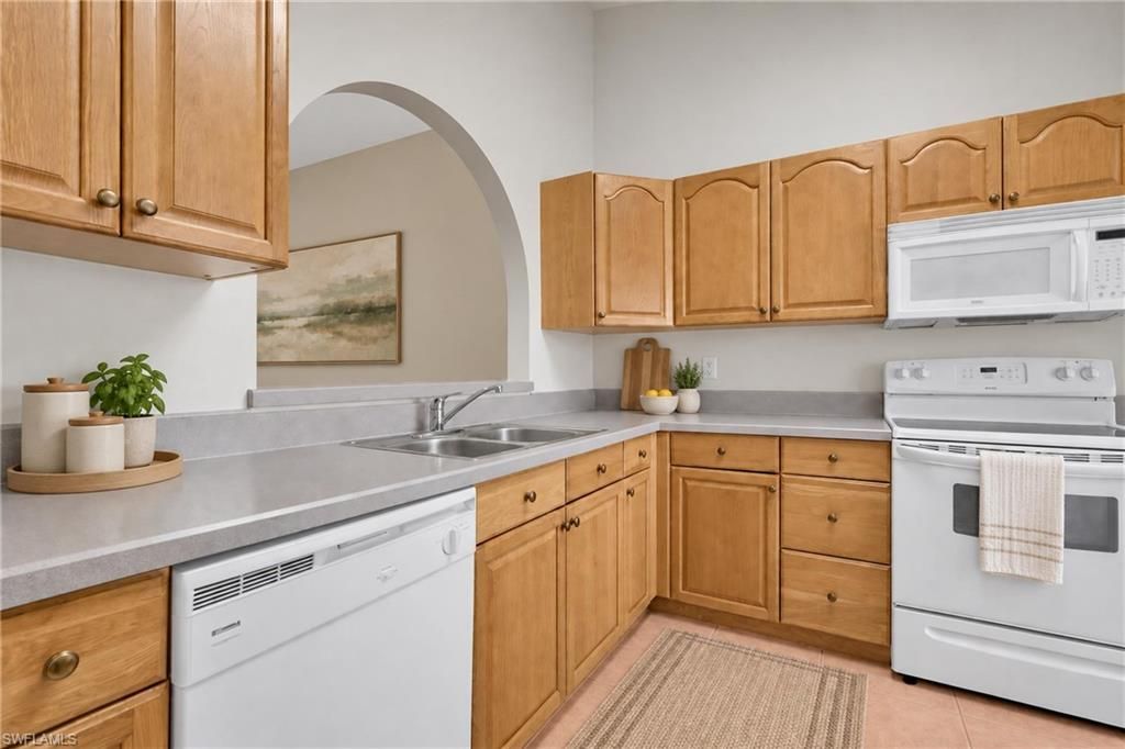 2261 Somerset Ridge Dr, Unit 203, Lehigh Acres, FL 33973 Photo