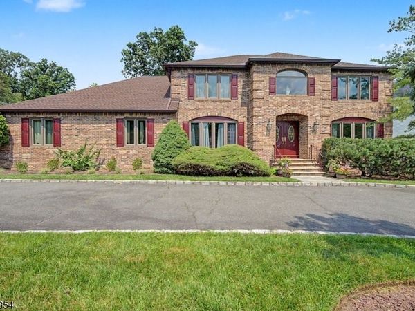 2 Birchwood Ct, East Hanover, NJ 07936