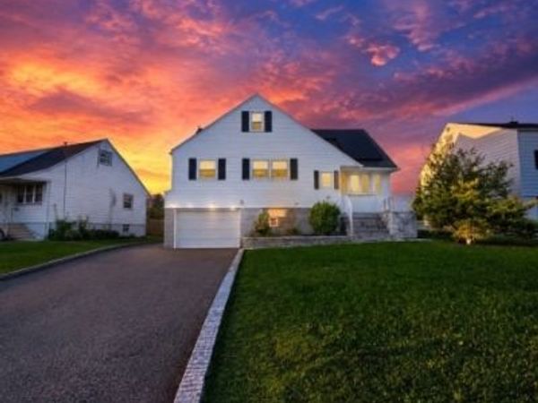 19 Jonquil Cir, Woodbridge, NJ 08863