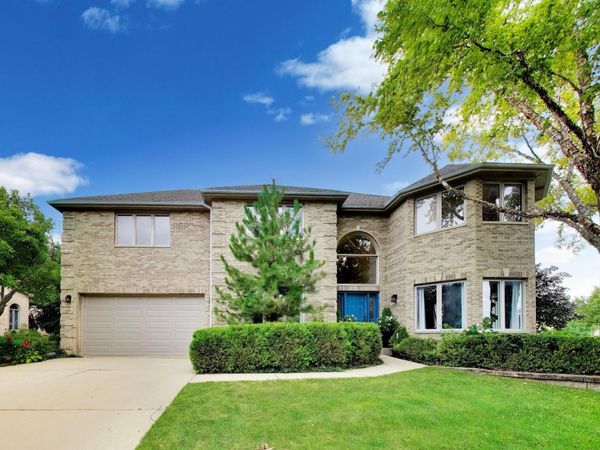 1110 BLUE HERON Way, Roselle, IL 60172
