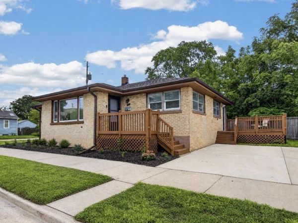 925 Lockwood Ave, Racine, WI 53403