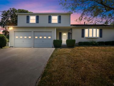 6870 Crystalwood Drive, Liverpool, NY 13088
